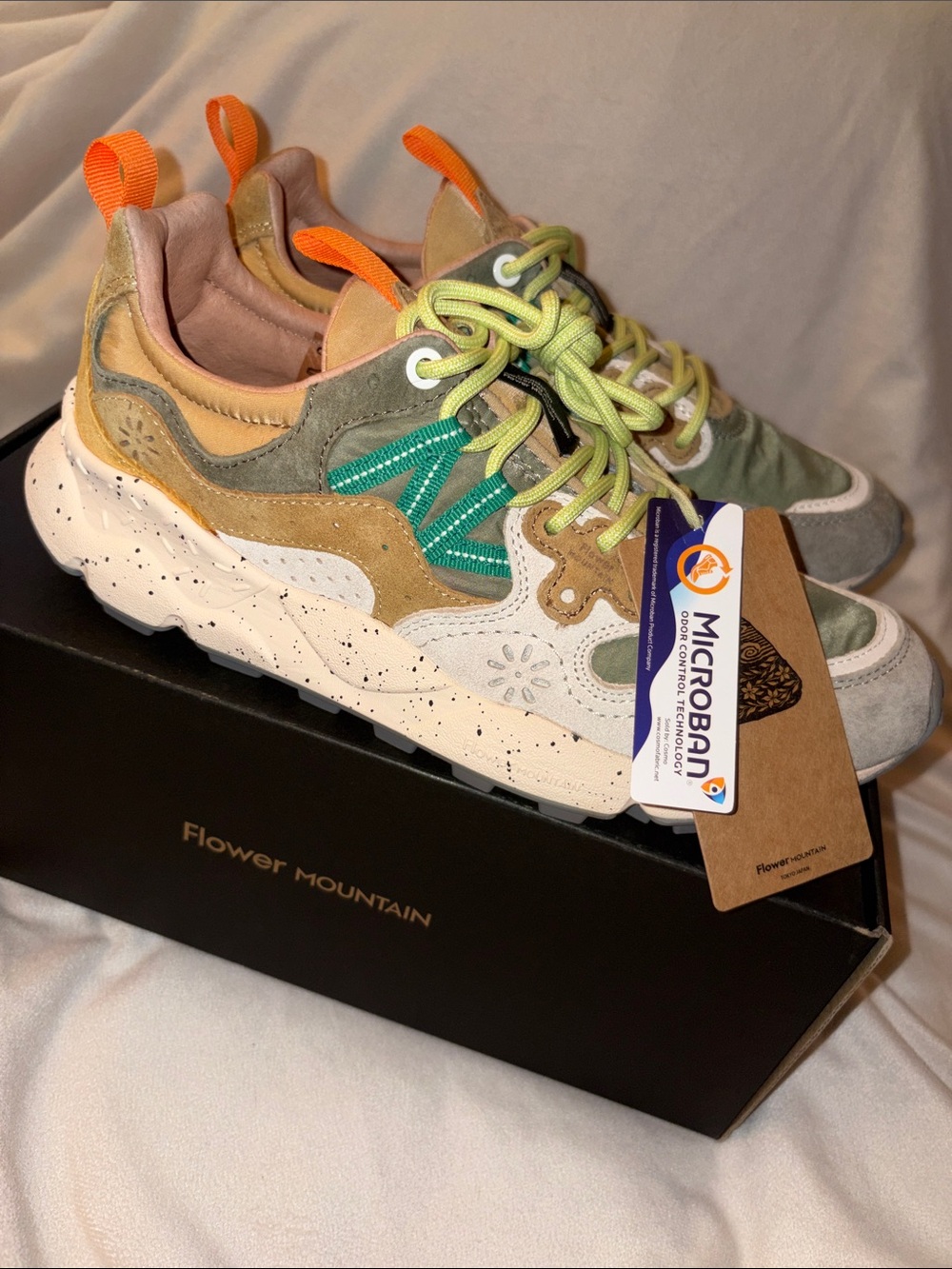 NWT Flower Mountain YAMANO 3 UNI
Suede technical fabric sneakers - White-Grey - Picture 11 of 16